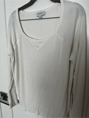 Evereve White Scoop Neck Long-Sleeve Tee